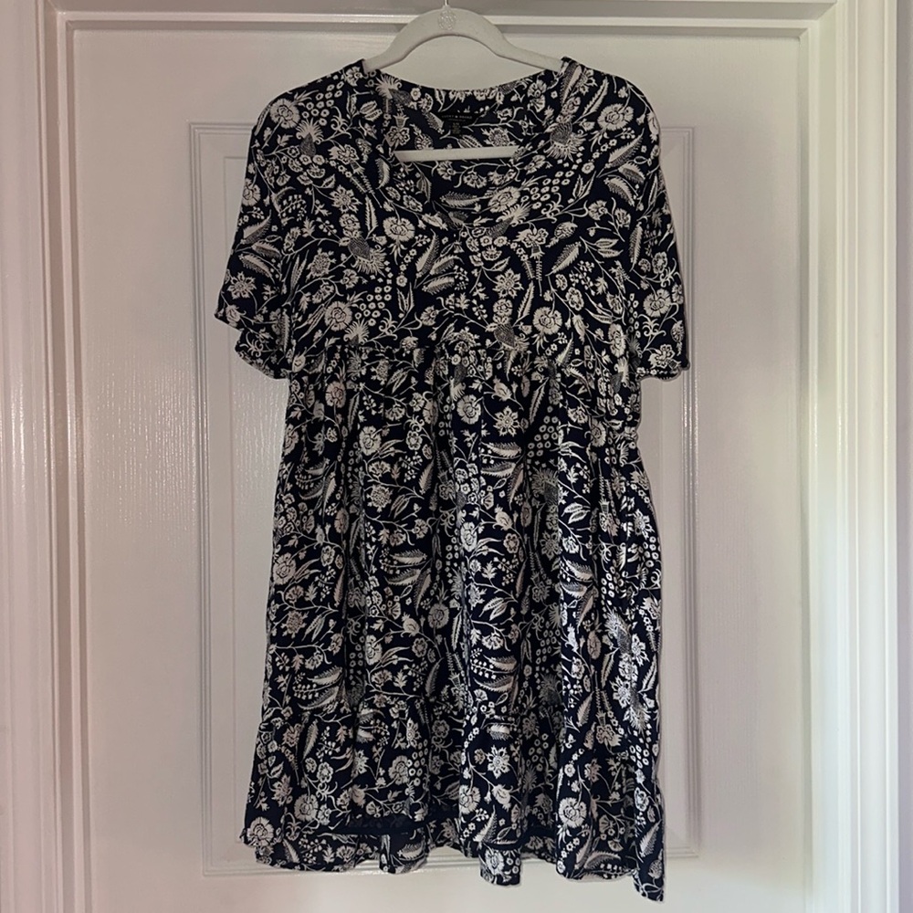 Lucky Brand size L floral navy dress with pockets.